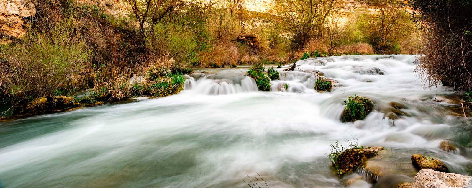 El río Júcar en algúnos tramos muestra una singular belleza
