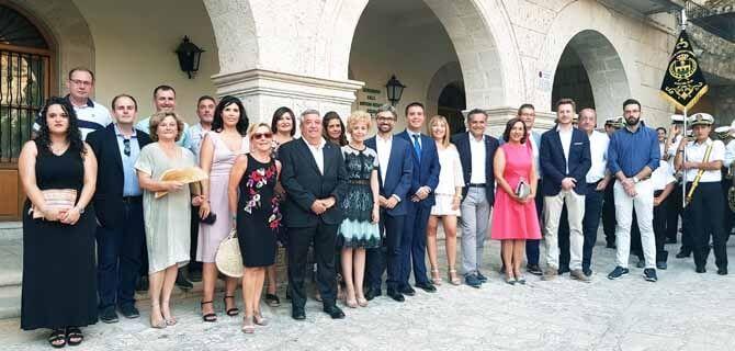 El alcalde de Alcalá del Júcar, Pedro Antonio González, en compañía de los diputados Luis Miguel Atiénzar y Mª Victoria Leal, junto con el presidente de la Diputación Provincial de Albacete, Santiago Cabañero