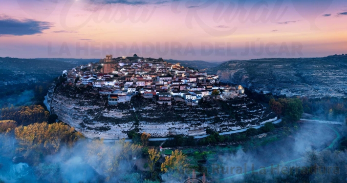 Vista nocturna de Jorquera desde el mirador