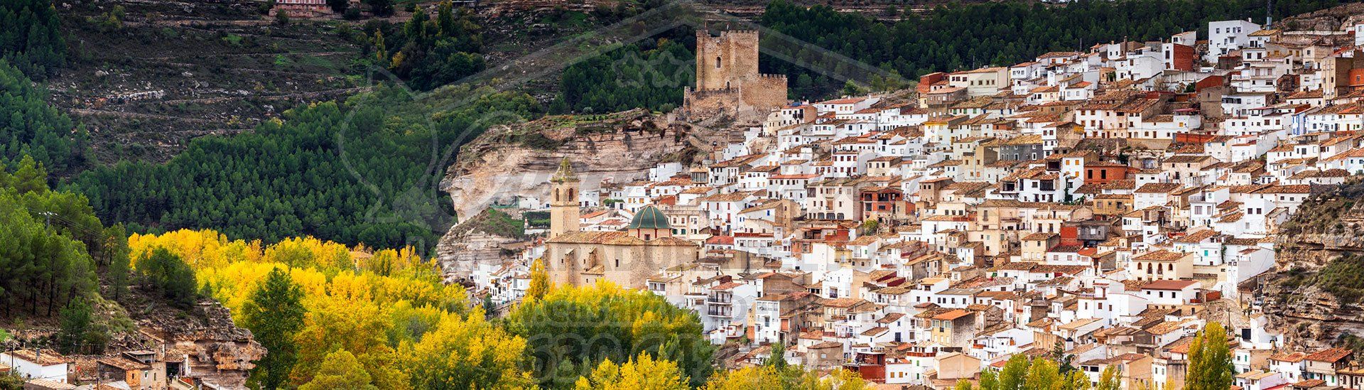 Alcalá del Júcar con su Castillo e Iglesia de San Andrés