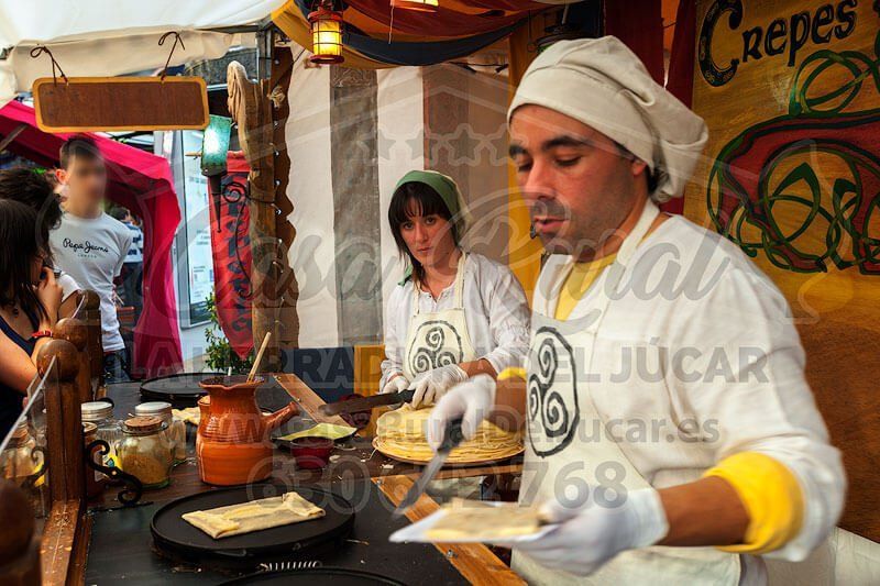 Cocinero en el Mercado Medieval de Alcalá del Júcar Cocinero en el Mercado Medieval de Alcalá del Júcar