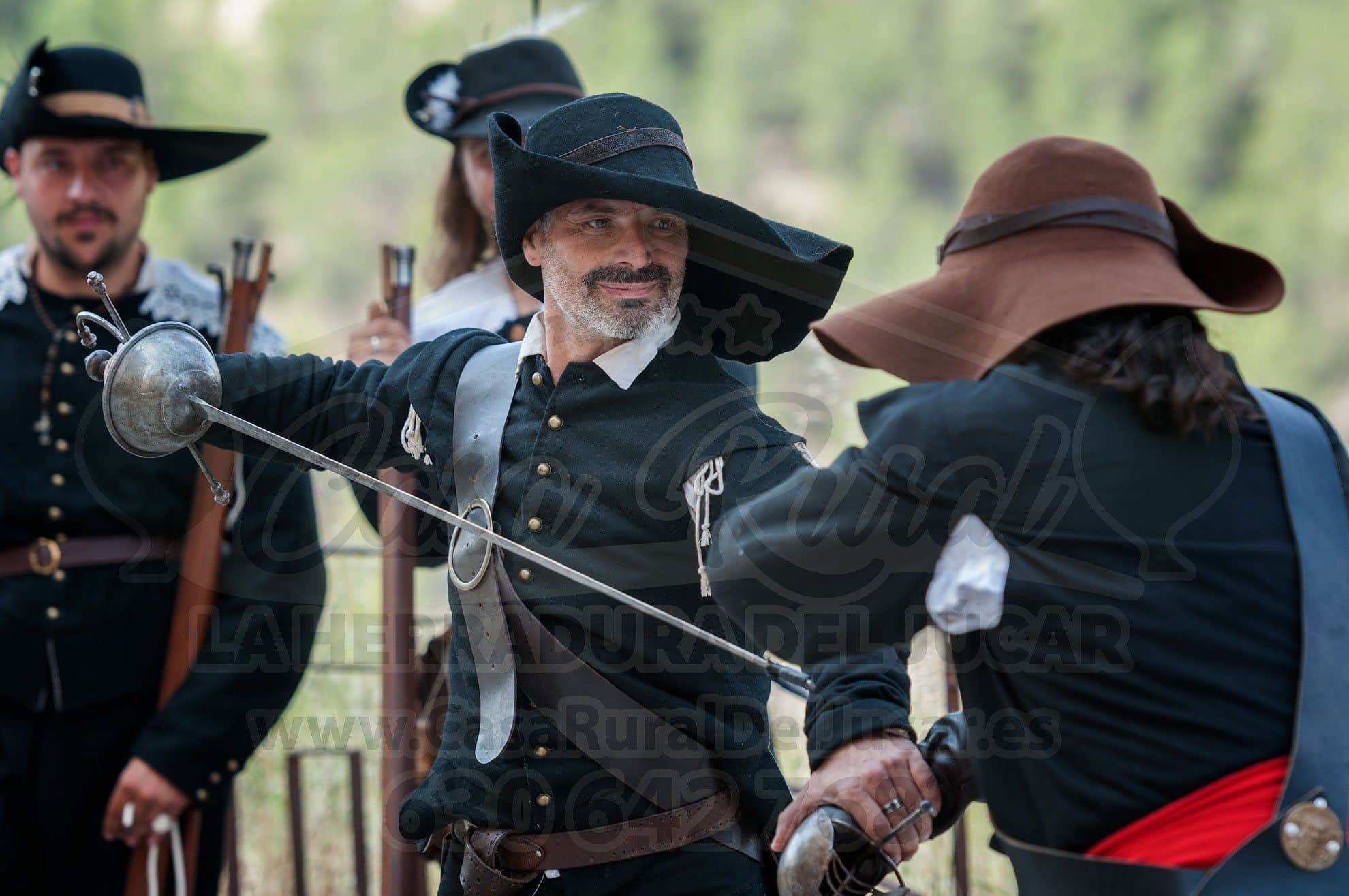 Soldado con vestimenta del siglo XVII durante la recreación histórica en el Castillo de Alcalá del Júcar