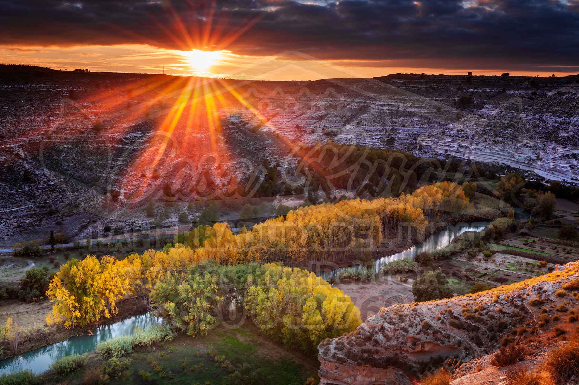 Puesta de sol en otoño desde el mirador de la Recueja