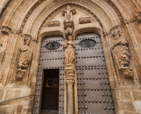 Puerta principal de la iglesia de Chinchilla