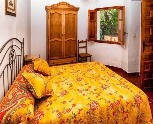 Dormitorio con cama doble de Casa Rural La Herradura del Río Júcar