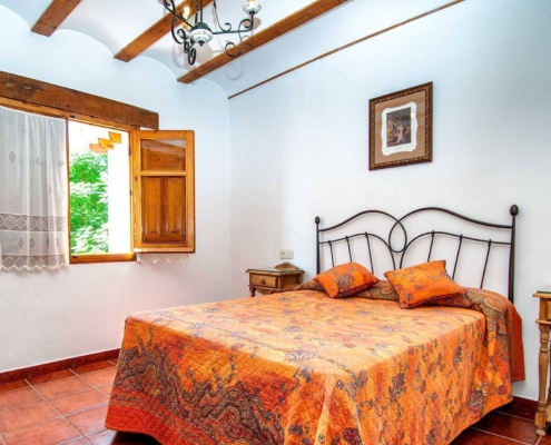 Dormitorio con cama doble de Casa Rural La Herradura del Río Júcar