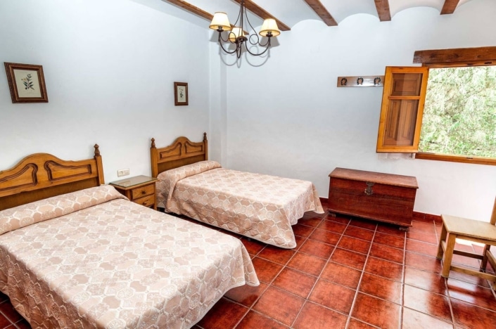 Amplio dormitorio doble de Casa Rural La Herradura del Río Júcar