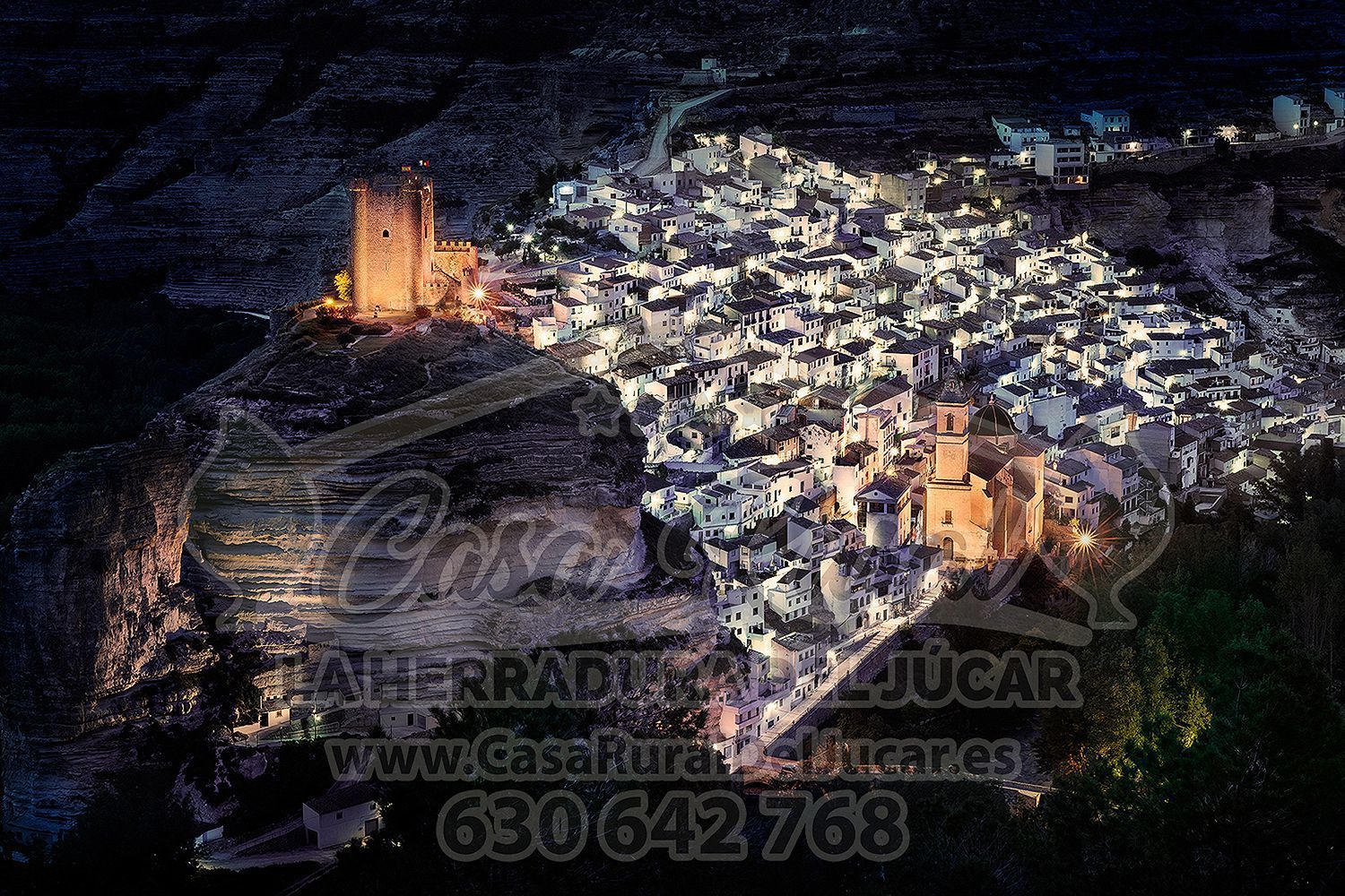 Vista nocturna de Alcalá del Júcar