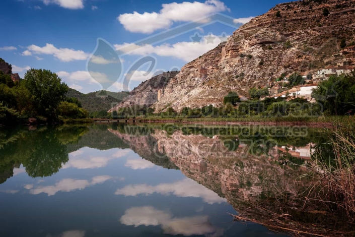 Reflejos sobre el río Júcar en Alcalá del Júcar (Tolosa)