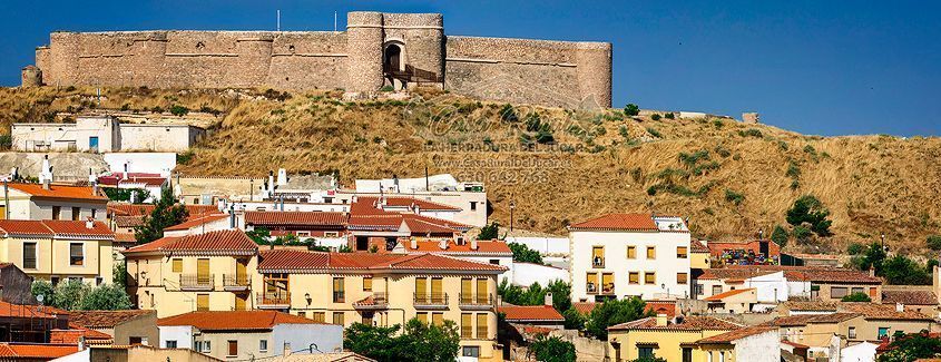 Chinchilla y su castillo al fondo
