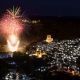 Durante las fiestas de Alcalá del Júcar podrás asistir a un espectáculo pirotécnico de primer nivel, disfrutando de unas increíbles vistas nocturnas de uno de los pueblos más bonitos de España